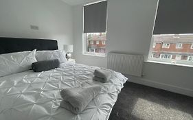 5 Bedroom House With Free Parking